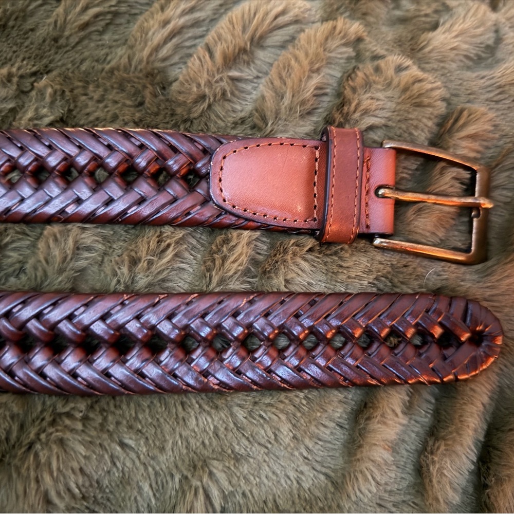 Men’s/women’s Wolven belt brand new